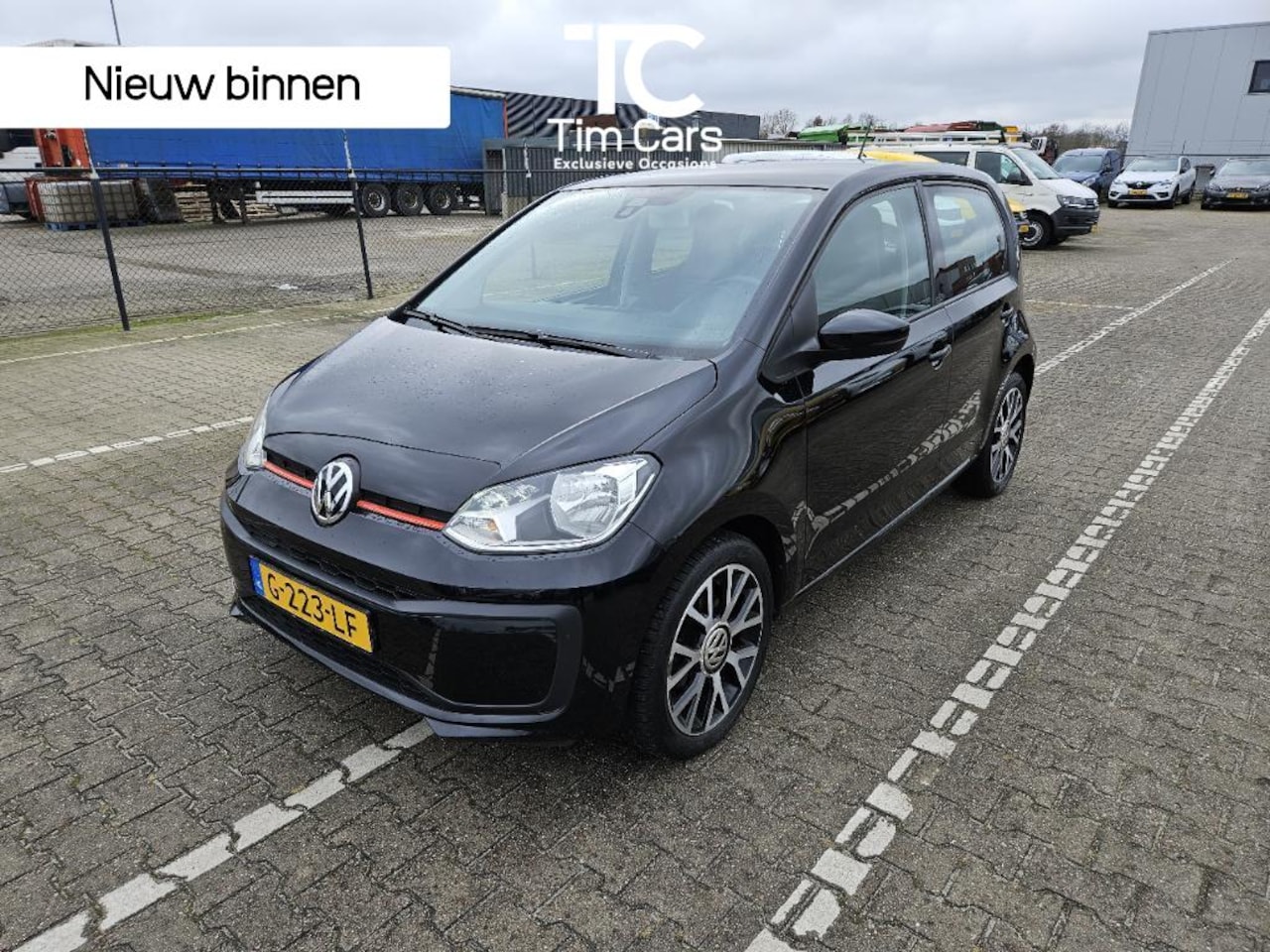 Volkswagen Up! - 1.0 Airconditioning | Lichtmetalen velgen | R-line exterieur | Cruise control | Parkeersen - AutoWereld.nl