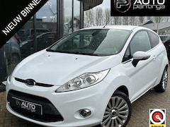 Ford Fiesta - 1.25 Titanium 82PK | Lederen Bekleding | Stoelverwarming | Parkeersensoren | Climate Contr