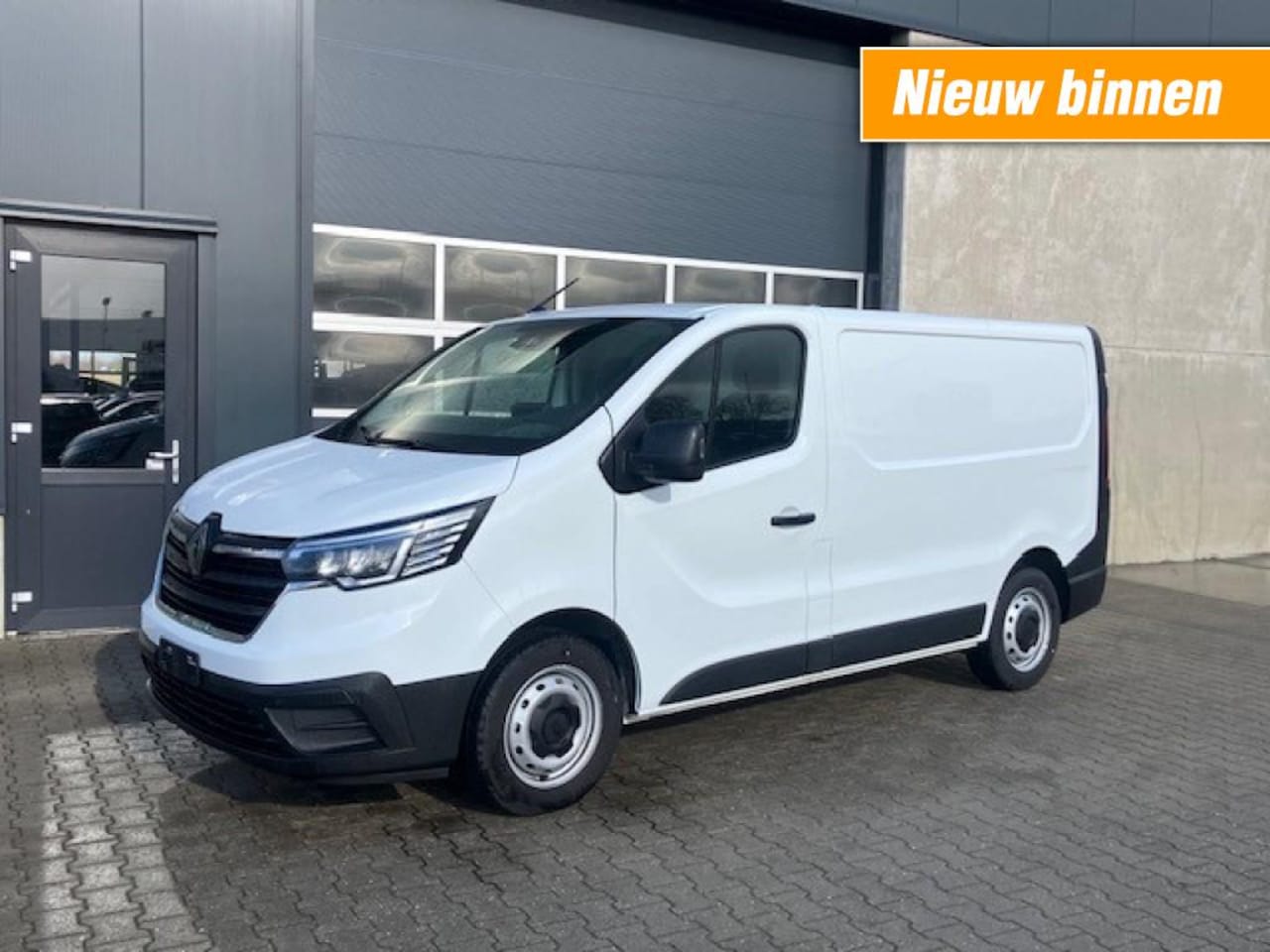 Renault Trafic - 2.0 D 130pk  L1H1 - Navi - Carplay/Android - Camera - sensoren v/a/zijkant - betimmering - AutoWereld.nl