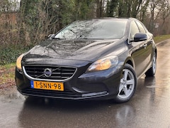 Volvo V40 - 1.6 D2 Momentum | Airco + Cruise + Navi |