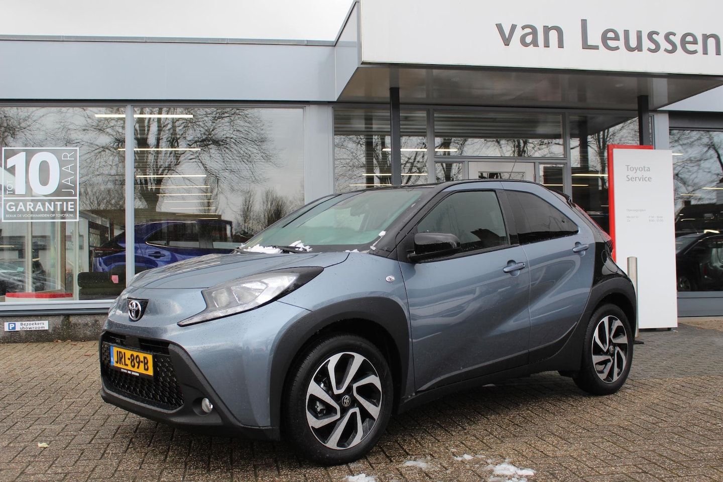 Toyota Aygo X - PULSE STOELVERW LM-VELGEN AD-CRUISE APPLE/ANDROID BI-TONE CAMERA BLUETOOTH - AutoWereld.nl