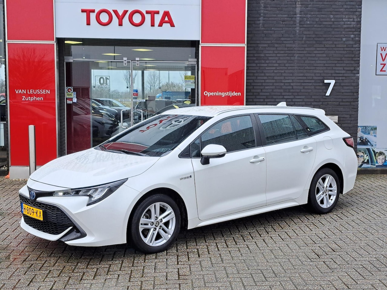 Toyota Corolla Touring Sports - 1.8 Hybrid Active TREKHAAK ACHTERUITRIJCAMERA ADAPTIVE CRUISE CONTROL - AutoWereld.nl