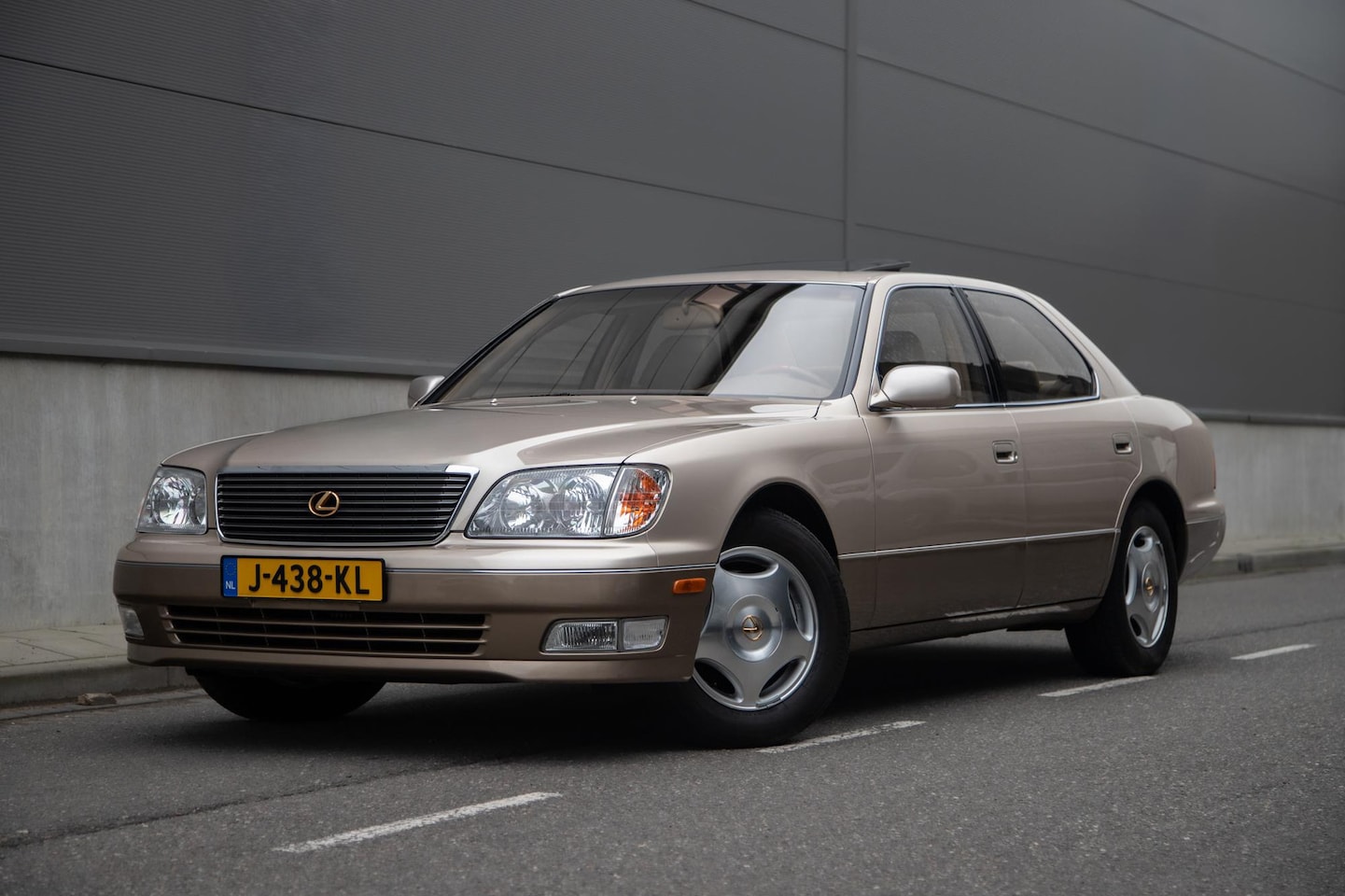 Lexus LS - 400 | 66.000KM | Nieuwstaat | Volle Documentatie | Verzamelaarsauto - AutoWereld.nl
