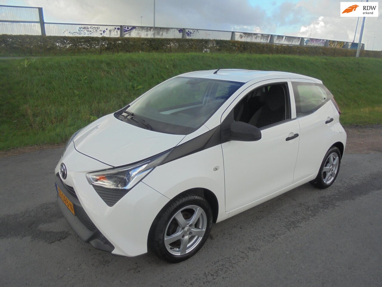Toyota Aygo - Toyota ayco 1.0 benzine 5 deurs 48.000km eerste eigenaar - AutoWereld.nl