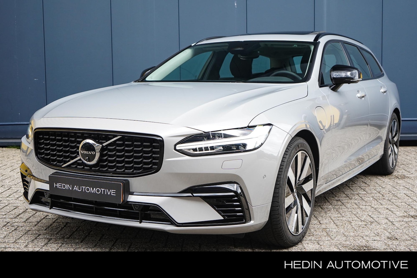 Volvo V90 - 2.0 T8 Plug-in hybrid AWD Ultra Dark | Trekhaak | Panoramadak | Head-up Display | DAB+| Pi - AutoWereld.nl