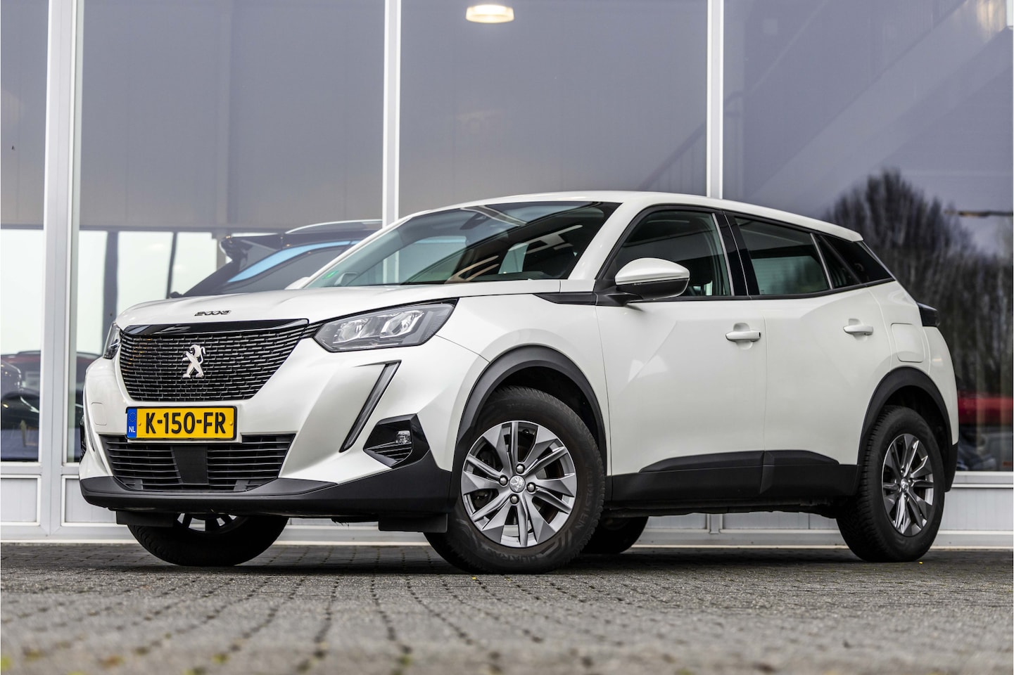 Peugeot 2008 - 1.2 PureTech Active | Automaat | Trekhaak | Carplay | NL Auto - AutoWereld.nl