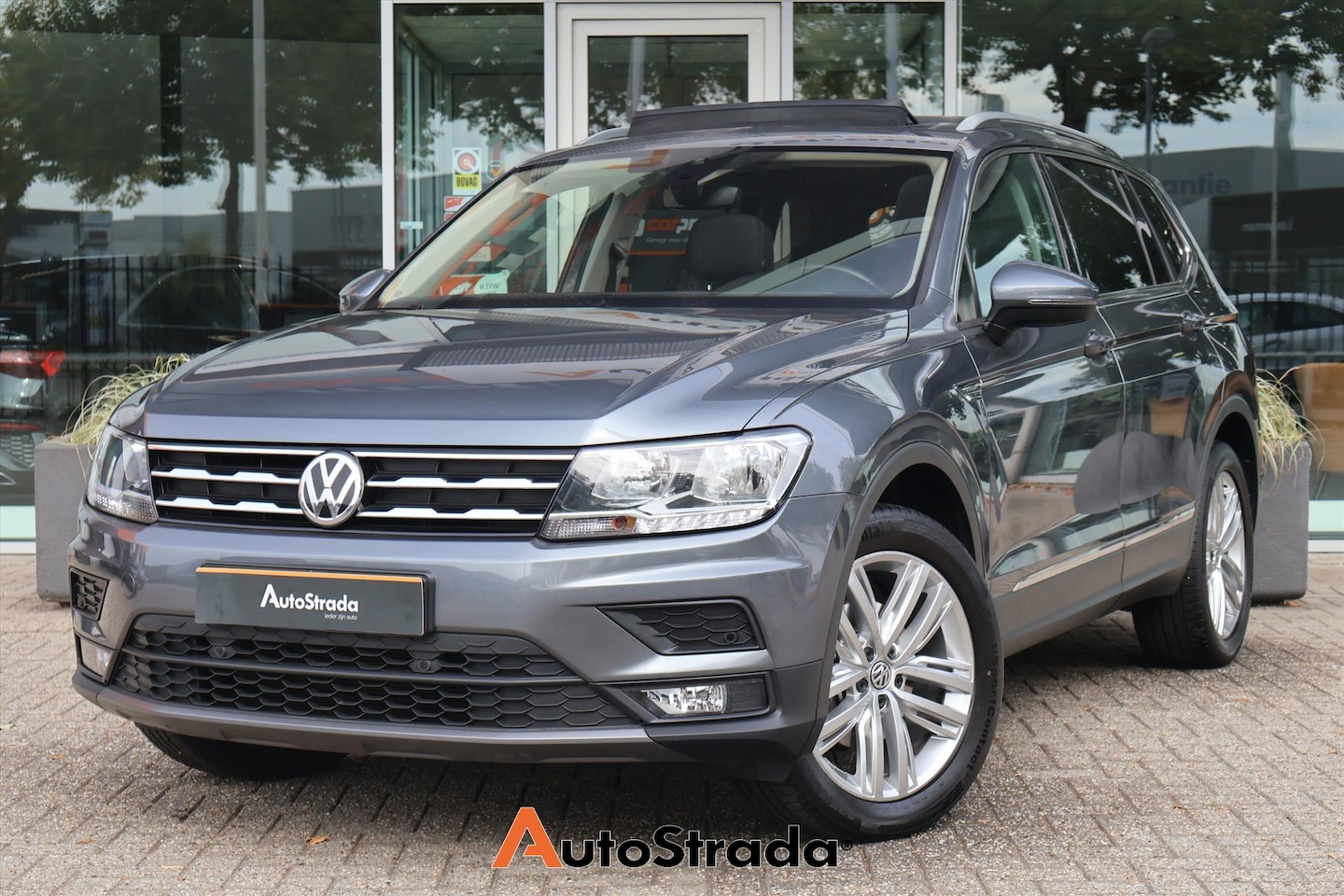 Volkswagen Tiguan Allspace - 1.5 TSI Comfortline Business 150pk 7pers I Pano I Virtual I Massage I Stoelverwarming - AutoWereld.nl