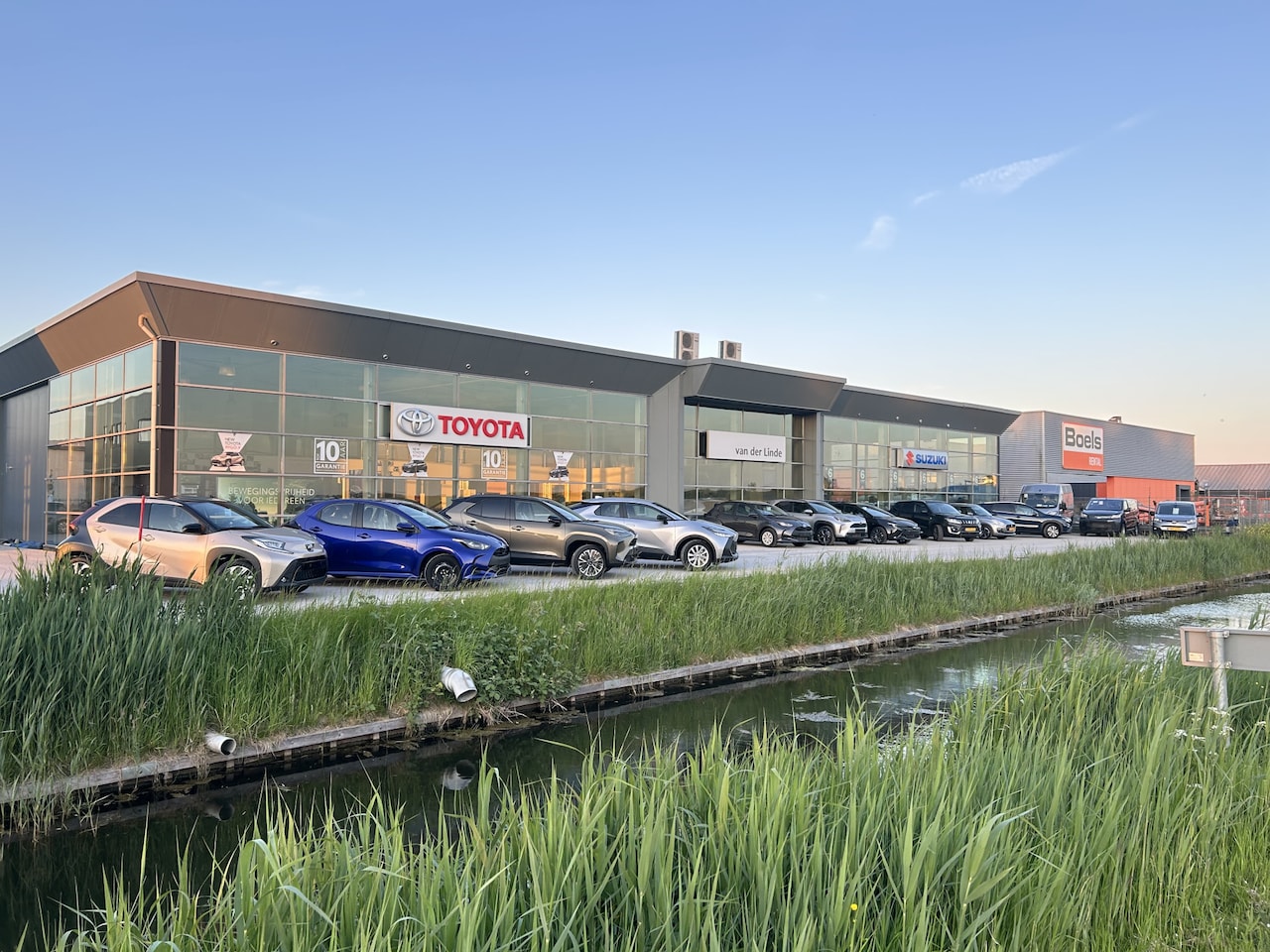 Toyota C-HR - 1.8 Hybrid Premium 1.8 Hybrid Premium - AutoWereld.nl