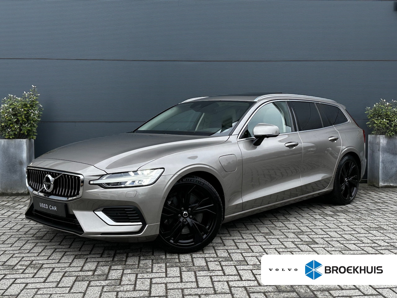 Volvo V60 - 2.0 T6 Recharge AWD Inscription | Bowers & Wilkins | Trekhaak | Pano | 360 camera | HUD | - AutoWereld.nl