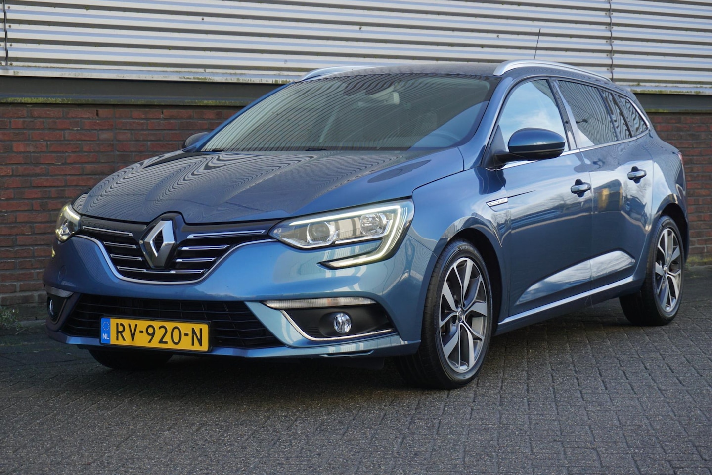 Renault Mégane Estate - 1.2 TCe 130PK Bose/Trekhaak/17Inch.LMV/ Nette auto! - AutoWereld.nl