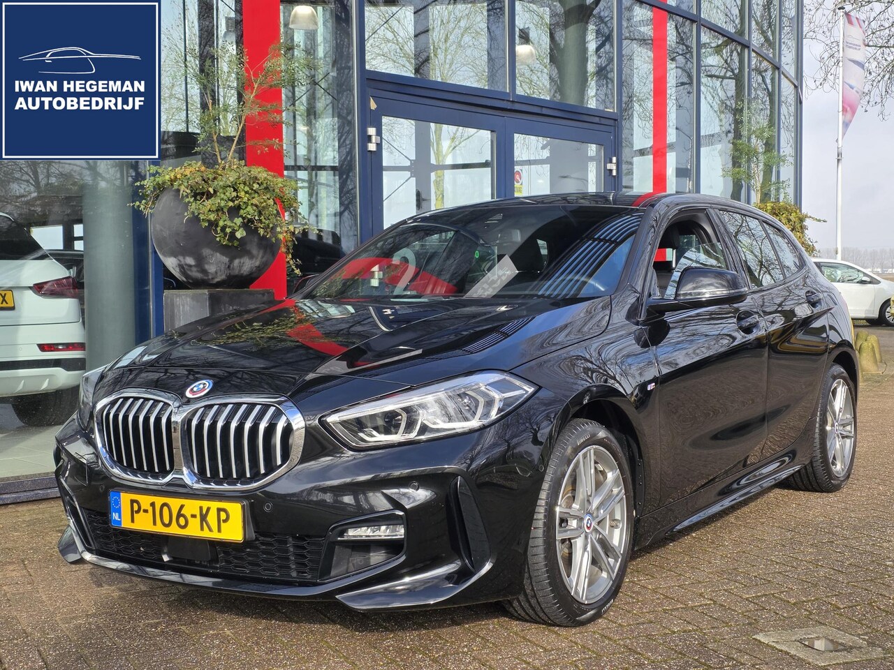 BMW 1-serie - 120i M-Sport | Navigatie | Sportstoelen | Cruise Control | Apple carplay / Android auto - AutoWereld.nl