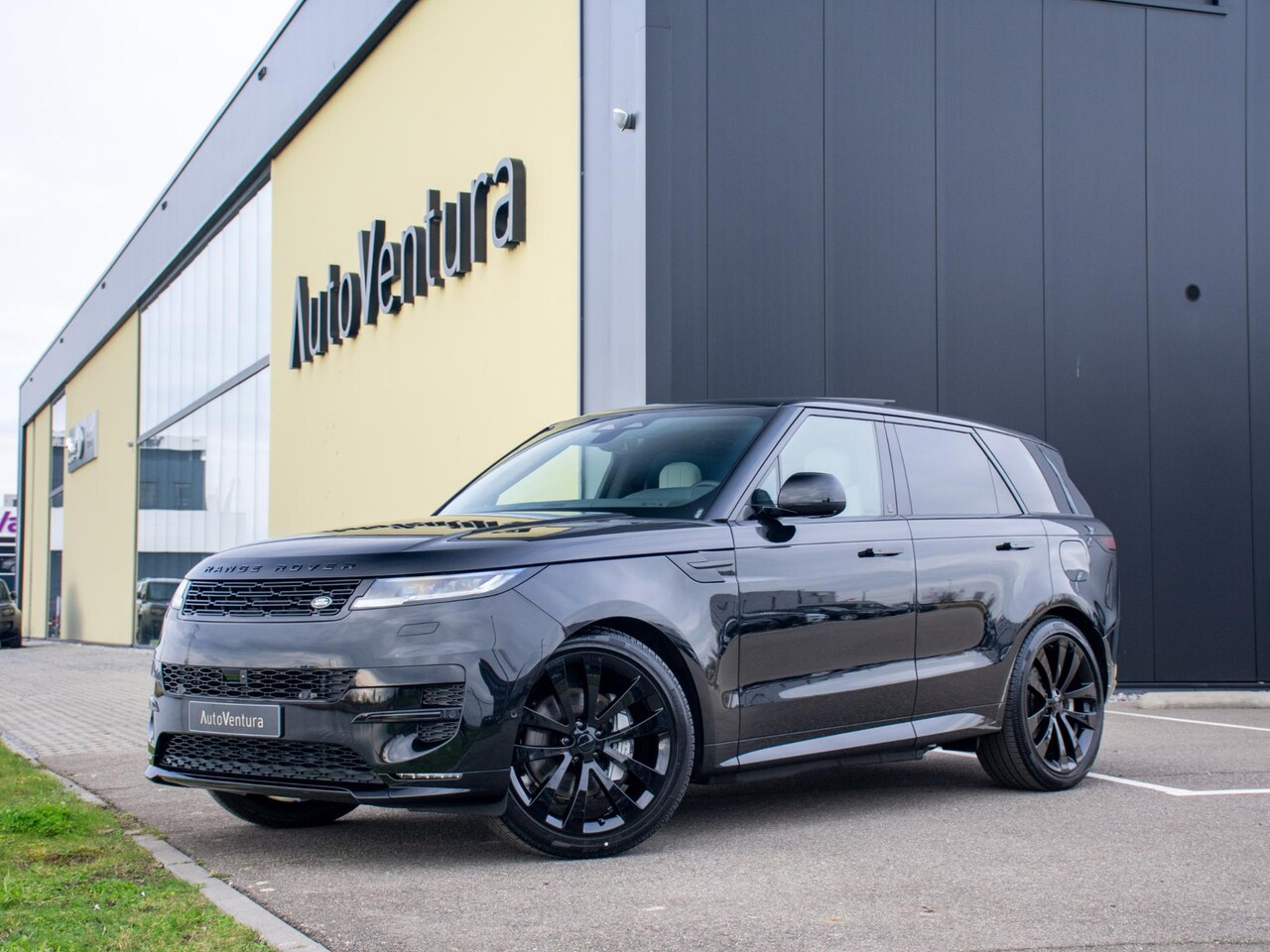 Land Rover Range Rover Sport - 3.0 P460e SE PHEV Facelift! l Black Pack l Schuif- /kantel Pano l Stoelkoeling l Adapt. Cr - AutoWereld.nl