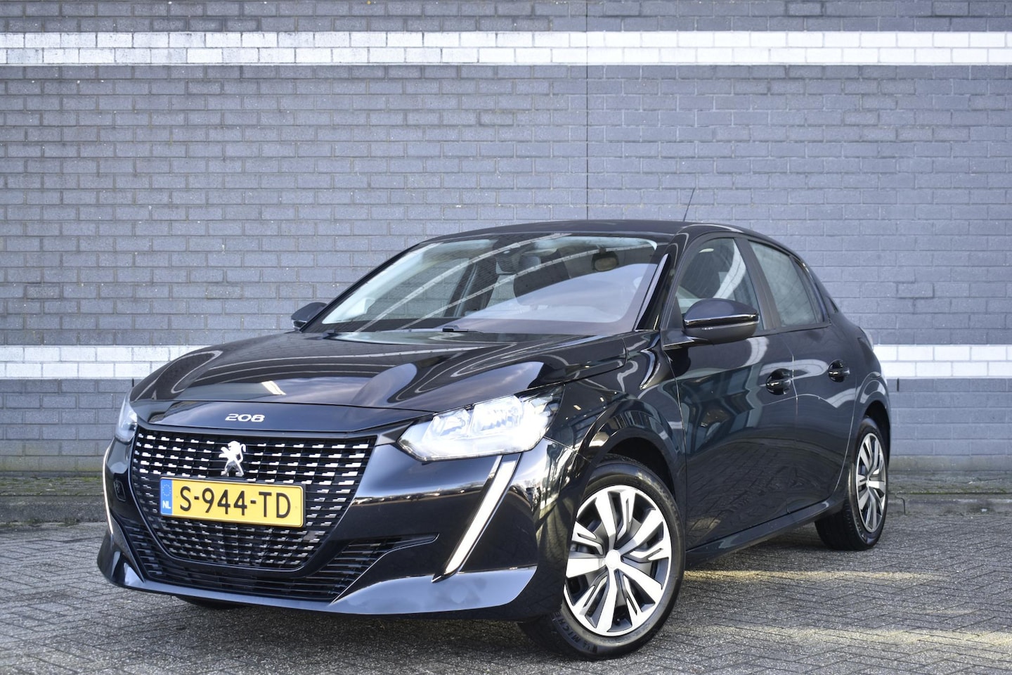 Peugeot 208 - 1.2 PureTech Active Pack / Airco / Carplay / Parkeersensoren / Private Lease €349,- P/M - AutoWereld.nl
