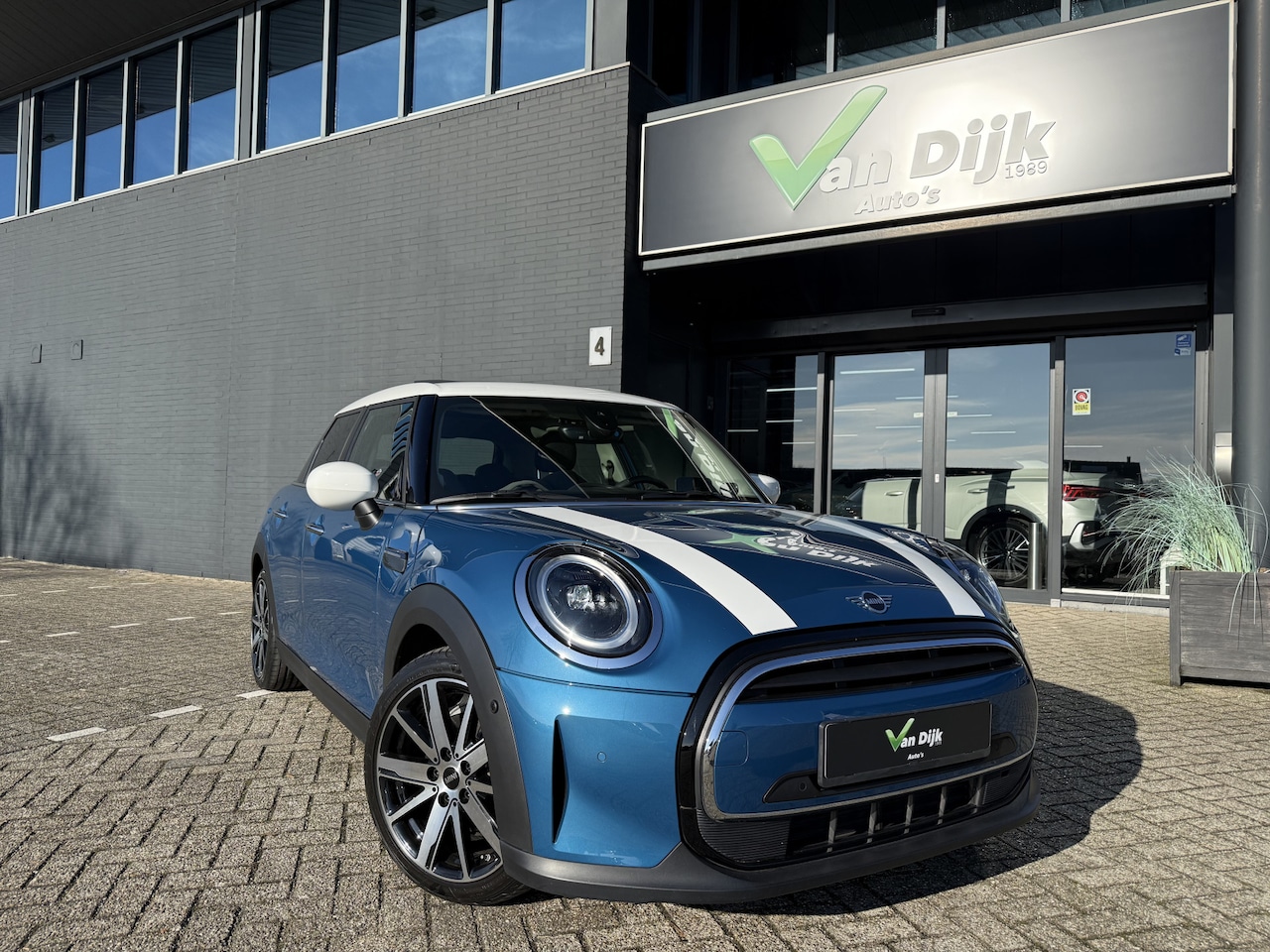 MINI Cooper - Mini 1.5 Panodak Leer Navi Camera Head-Up Keyless H+K - AutoWereld.nl
