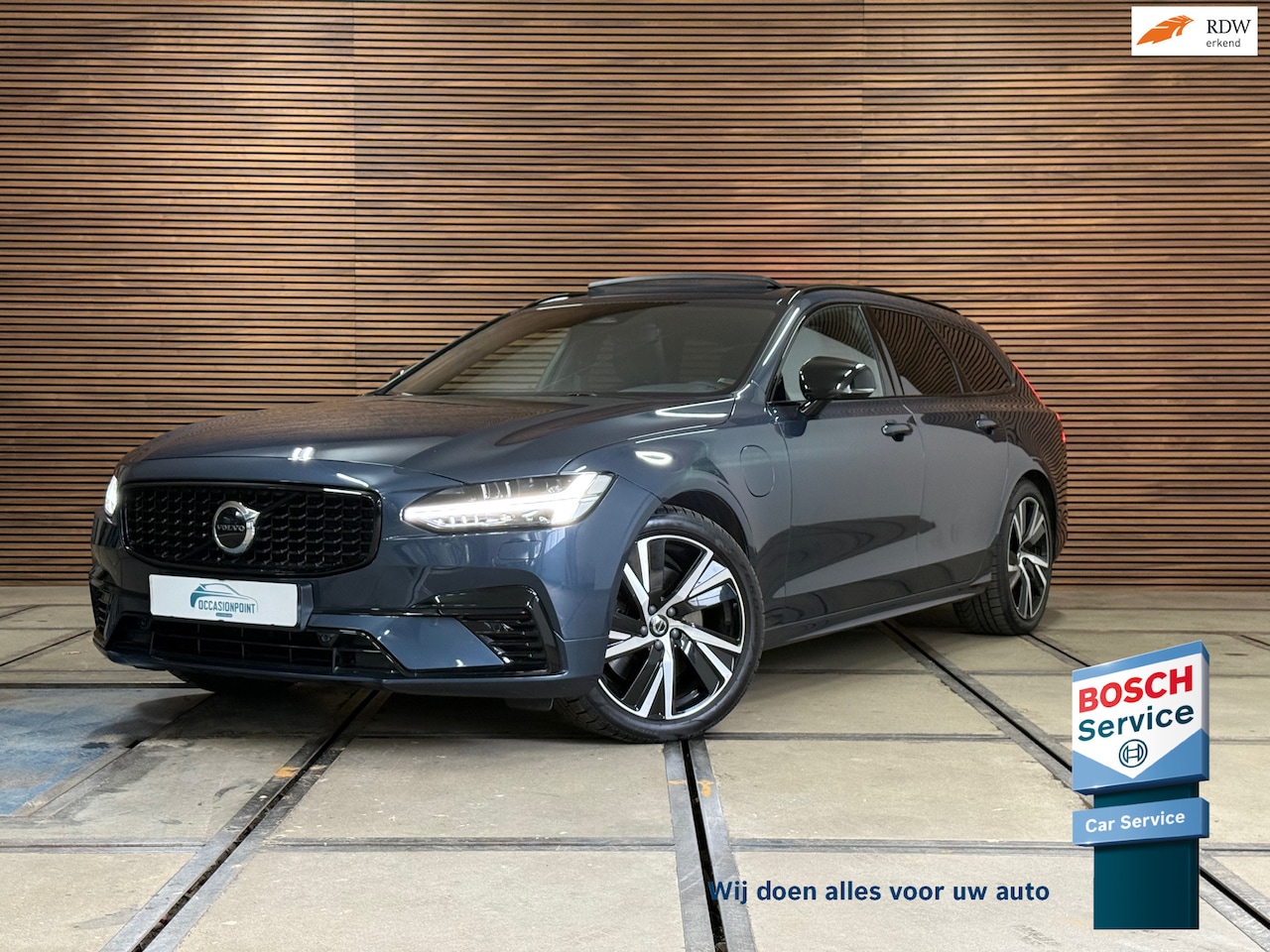 Volvo V90 - T6 Recharge AWD R-Design Ultra Black | FaceLift | Pano | ILS Licht-Pakket | Comfort-Pakket - AutoWereld.nl