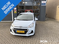 Hyundai i10 - 1.0i Premium / Airco/ Navigatie/ Cruise/ Apple carplay/ Stoelverwarming/ PDC/ LED