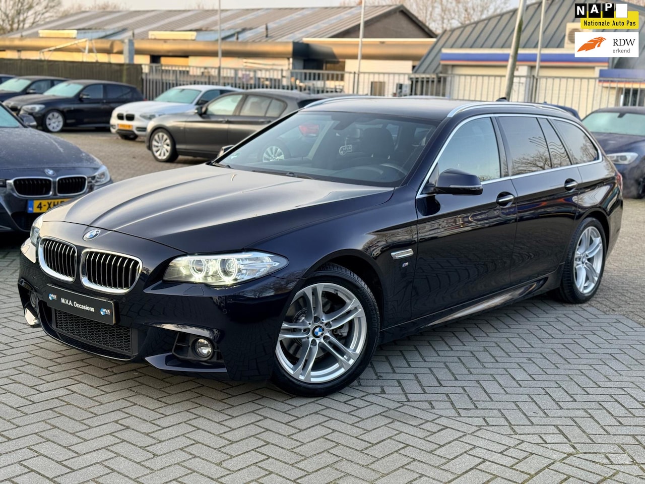BMW 5-serie Touring - 520i Executive M Sport|Nieuwe Ketting|Nieuwe Luchtvering|Navigatie|18 inch|Cruise control| - AutoWereld.nl