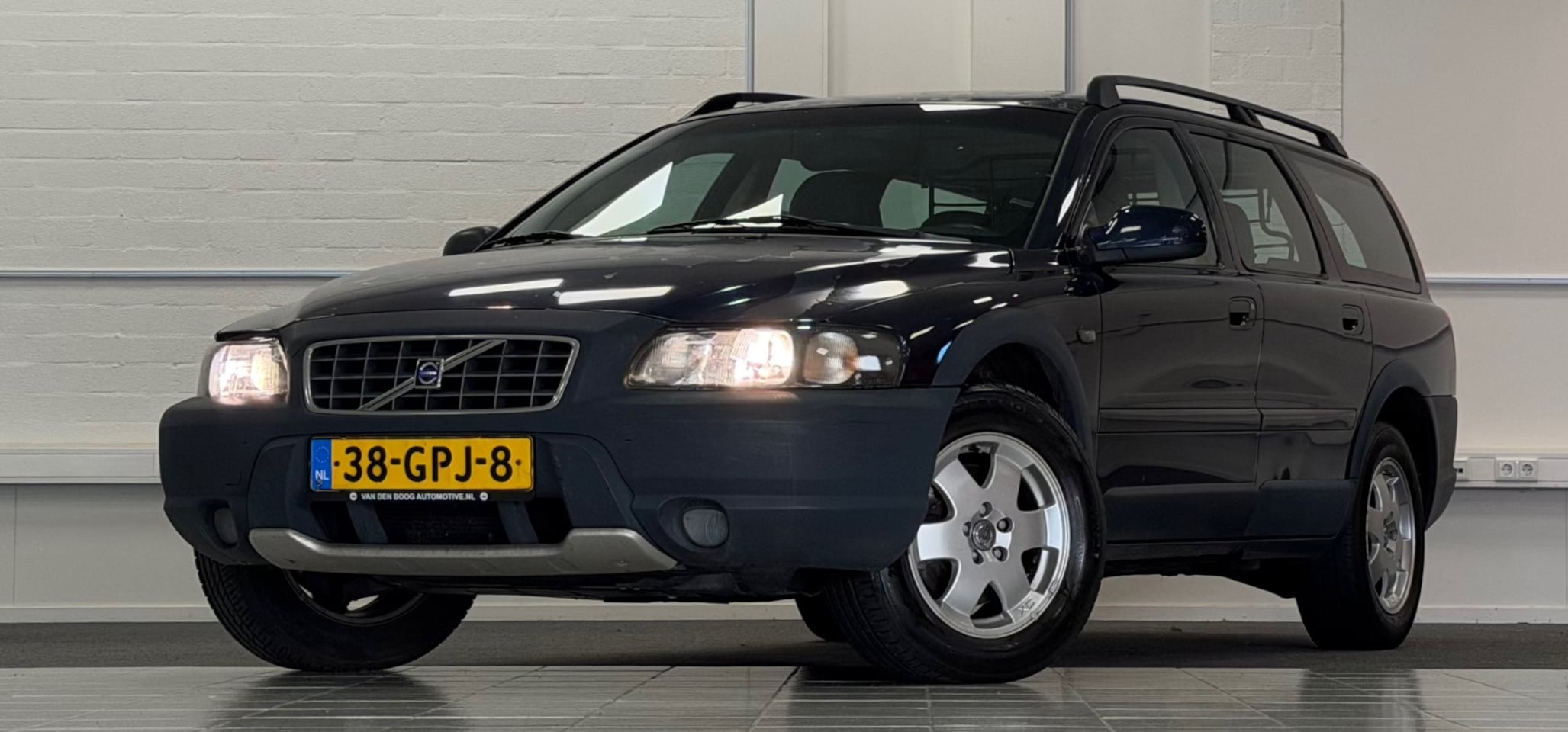 Volvo V70 Cross Country - 2.4 T 2.4 T Nieuwe APK - AutoWereld.nl