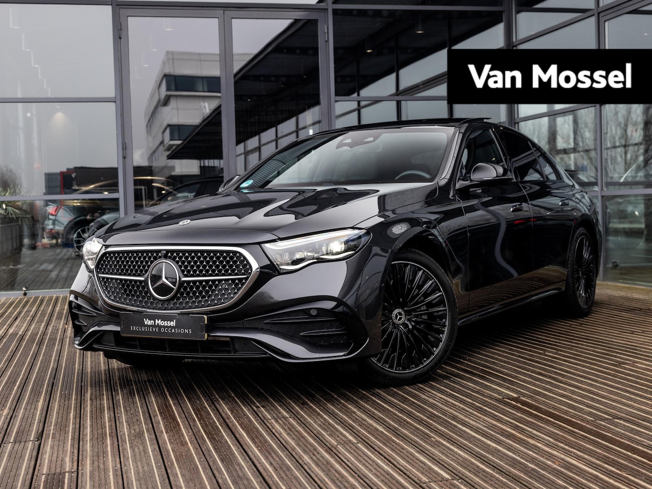Mercedes-Benz E-klasse - 300 e Sport Edition | AMG LINE | 20 INCH MULTISPAAK | NIGHT PAKKET | PANORAMA/SCHUIF-KANTE - AutoWereld.nl