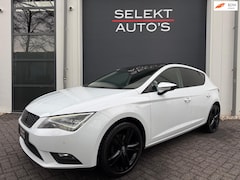 SEAT Leon - 1.2 TSI Style DSG Pano/Xenon/LED/18 Inch/Cruise/Climate/Stoelverwarming/Navigatie/Bluetoot