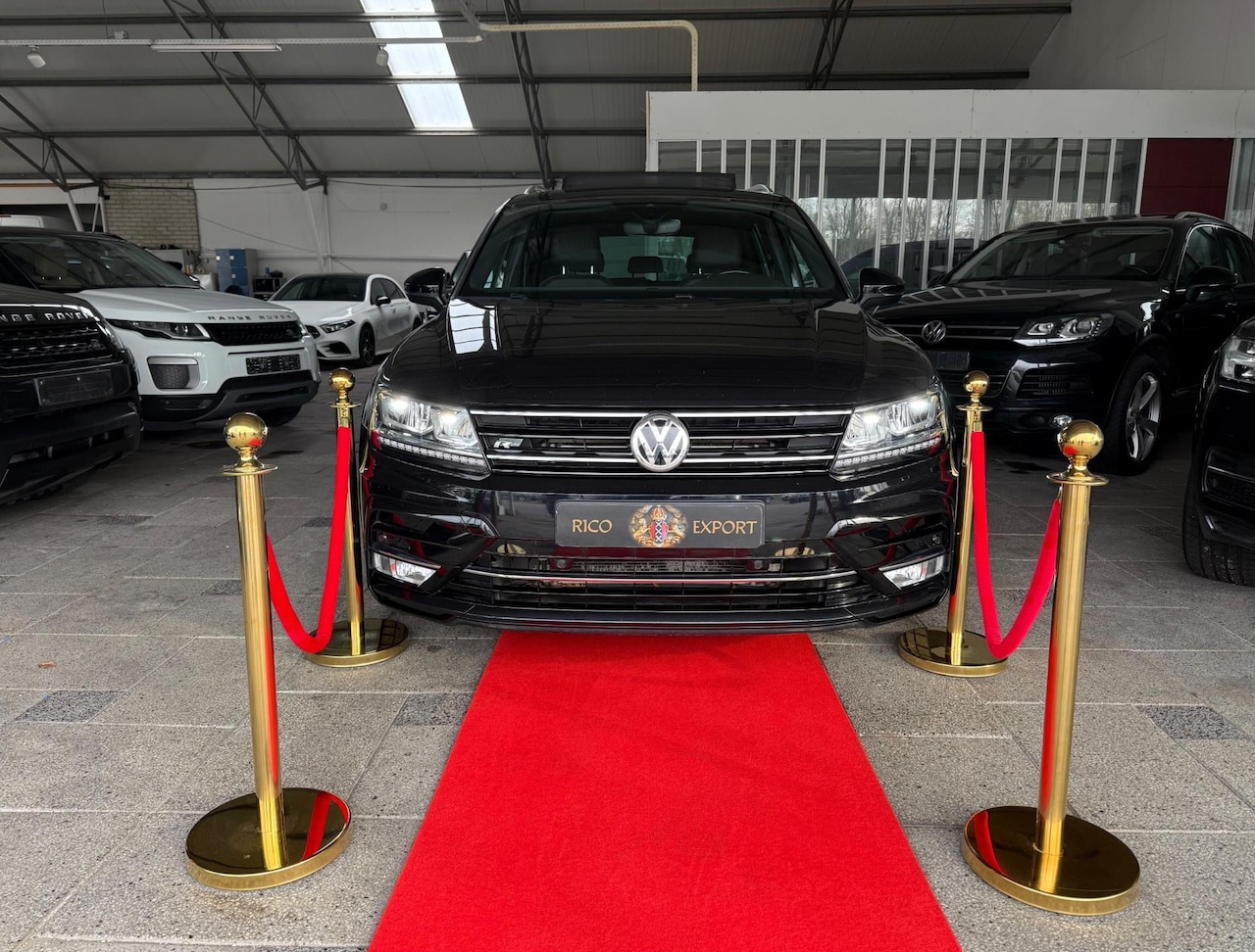 Volkswagen Tiguan - 2.0 TDI DSG 3X R-LINE PANO 202000KM! 2017 - AutoWereld.nl