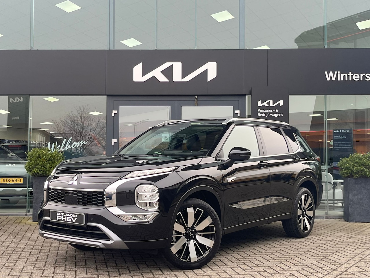 Mitsubishi Outlander - 2.4 PHEV Intense+ | Direct leverbaar | HeadUp-Display | 360° Camera | Adaptive Cruise Cont - AutoWereld.nl