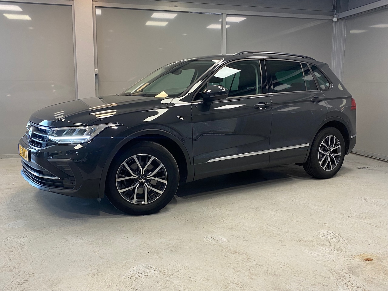 Volkswagen Tiguan - 1.5 TSI Life| CAMERA | LED | CAR PLAY | ALCANTARA | - AutoWereld.nl