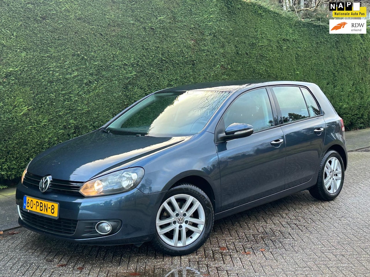 Volkswagen Golf - 1.2 TSI Highline BlueMotion /CRUISE/6BAK/NETJES/RIJDTNIEUW/ - AutoWereld.nl