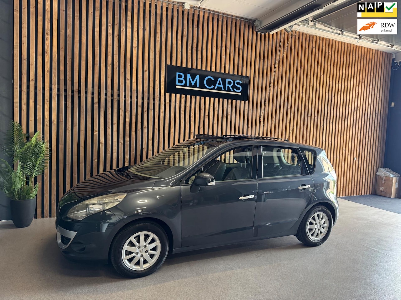 Renault Scénic - 2.0 Privilege AUTOMAAT,LEER,PANODAK - AutoWereld.nl