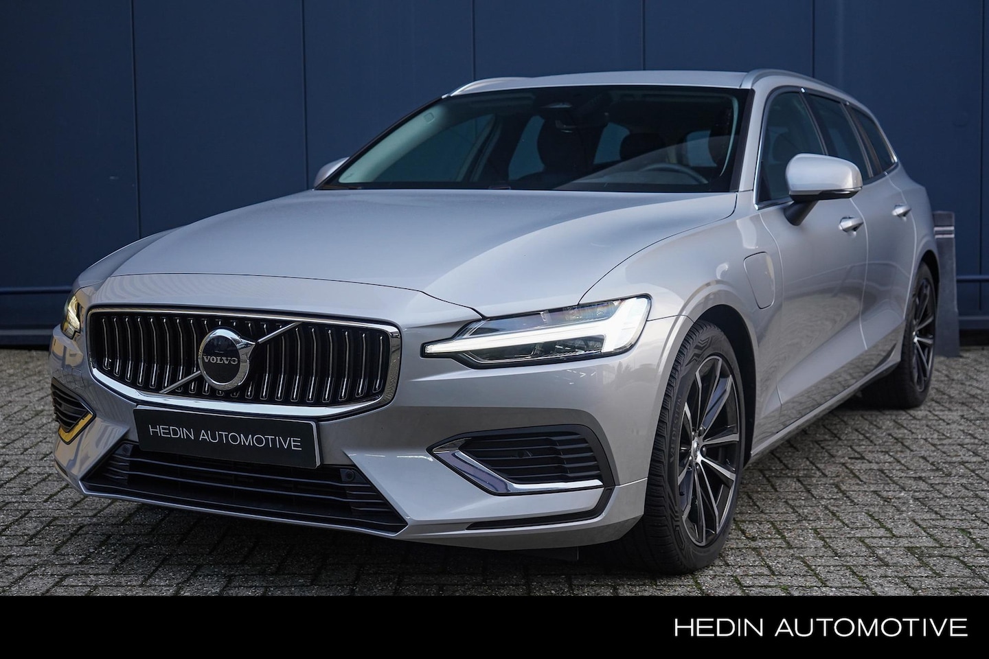 Volvo V60 - 2.0 T6 Plug-in hybrid AWD Essential Bright | Trekhaak | Stuur- stoelverwarming | Pilot Ass - AutoWereld.nl