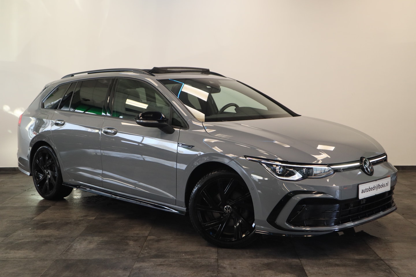 Volkswagen Golf - 1.5 eTSI Style R-Line Panoramadak Trekhaak - AutoWereld.nl