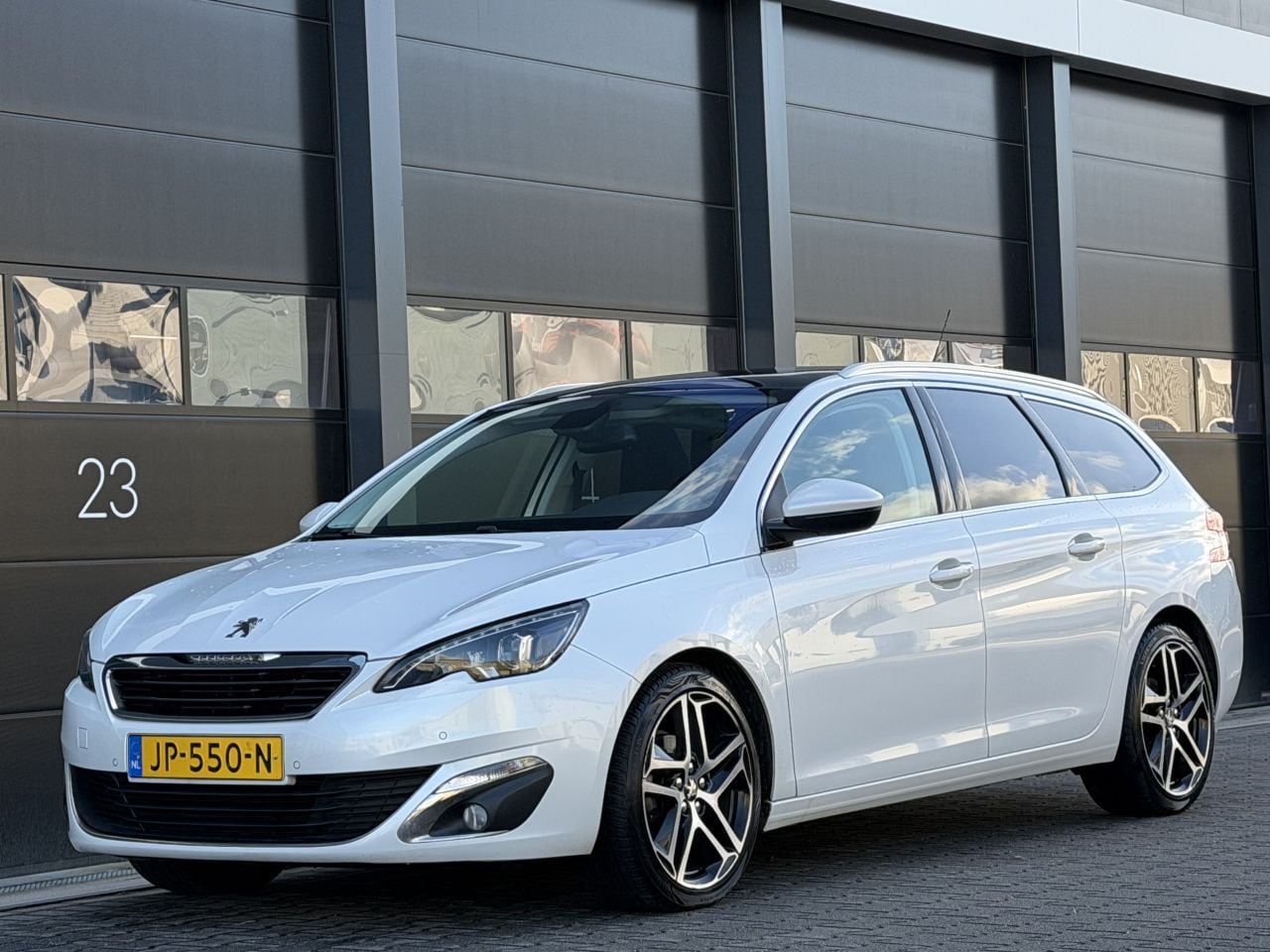 Peugeot 308 - 1.6 BlueHDI Xenon Pano Automaat EURO-6 - AutoWereld.nl