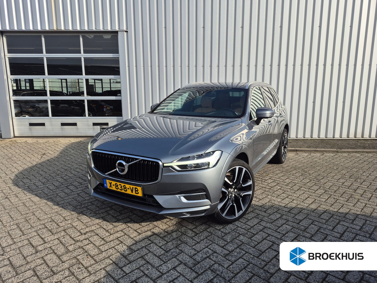 Volvo XC60 - 2.0 T8 Twin Engine AWD Momentum 303Pk | Panoramadak elektrisch | 360 Camera | Cruiscontrol - AutoWereld.nl