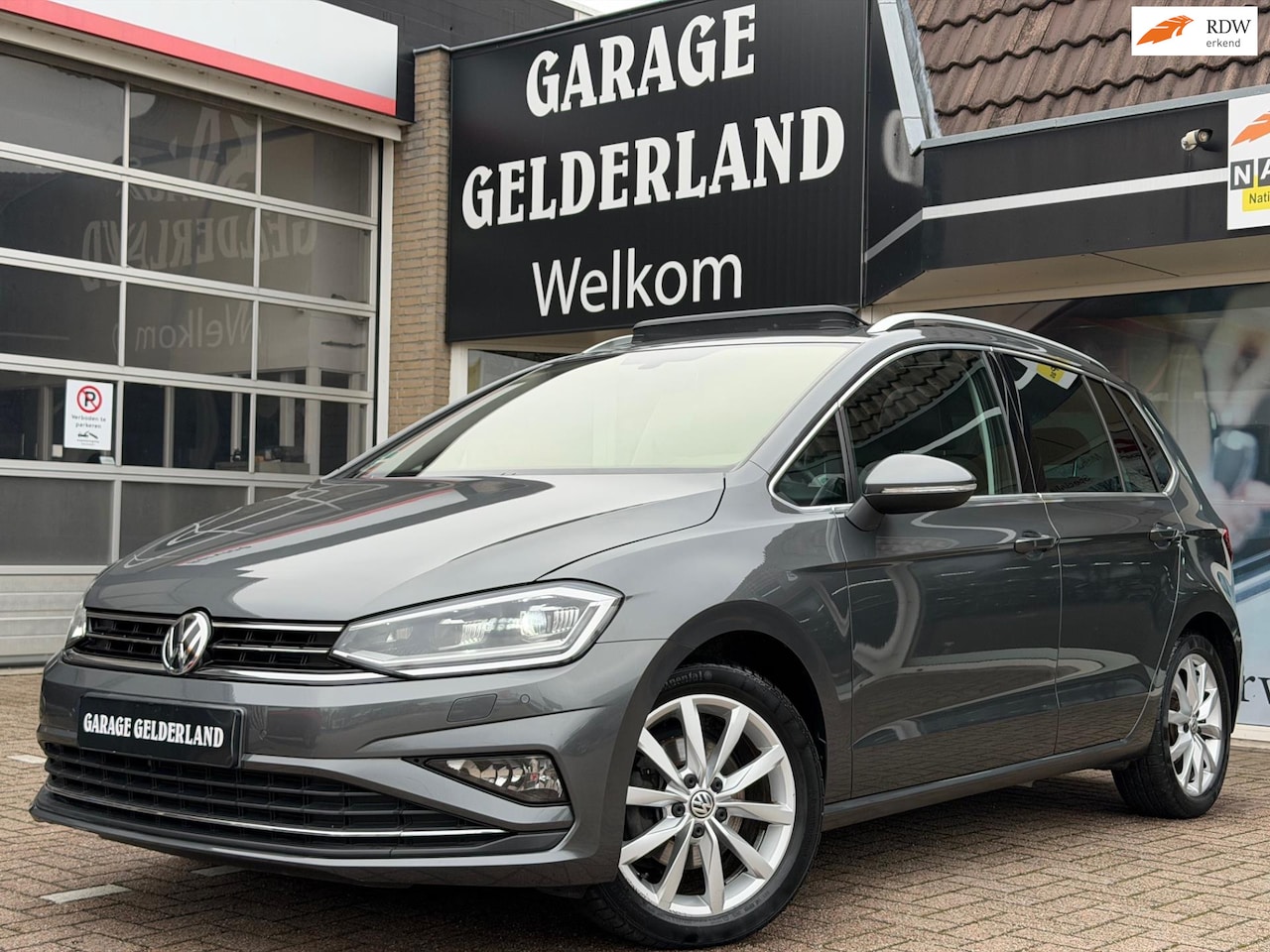Volkswagen Golf Sportsvan - 1.5 TSI Highline | Pano | Acc | Climate | Full-Led | Navi | Camera | Apple/Android | Full- - AutoWereld.nl