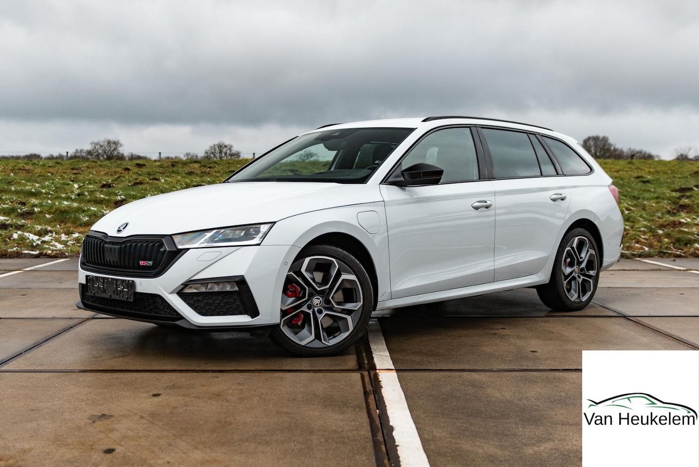 Skoda Octavia Combi - 1.4 TSI RS iV PHEV | COMFORT STOELEN | HEAD UP | 19" ALTAIR VELGEN | ADAPTIVE CRUISE - AutoWereld.nl