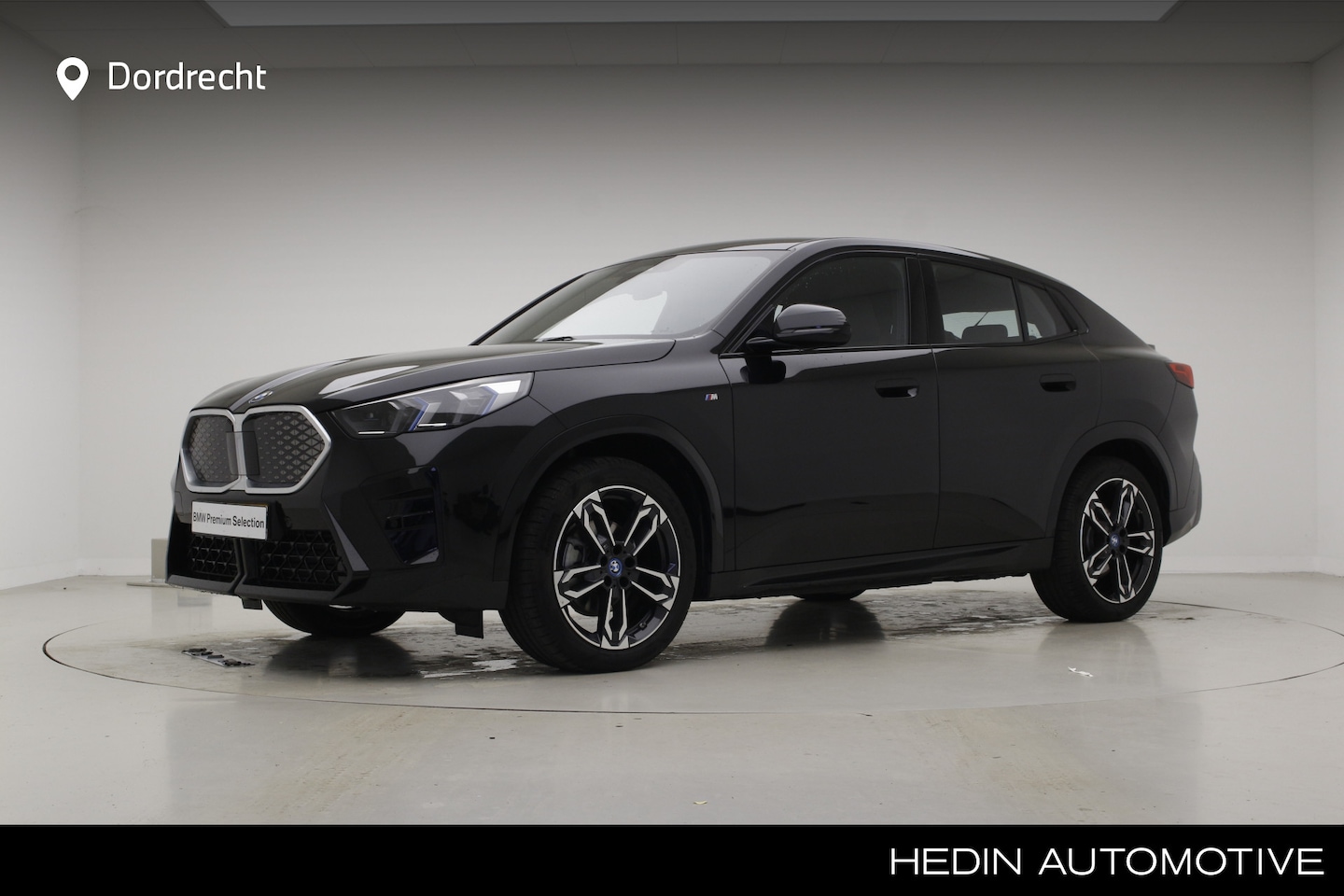 BMW iX2 - eDrive20 67kWh | M-Sport | 19" | Voorbereiding Driving Assistant Plus | Camera - AutoWereld.nl