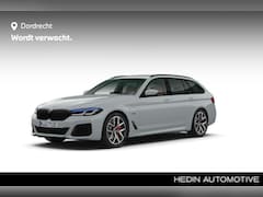 BMW 5-serie Touring - 530e M-Sport Pro | Individual Brooklyn Grau | 19" | Ventilatie | Lederen Dash | Driving As
