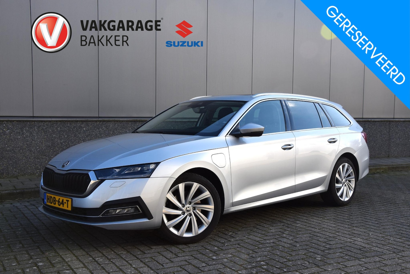 Skoda Octavia Combi - 1.4 TSI iV DSG STYLE COMBI | head-up display | elektrisch bedienbare achterklep | Parkeers - AutoWereld.nl