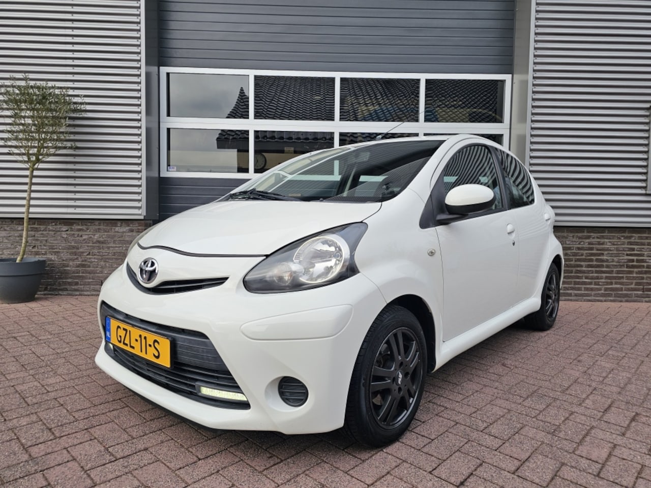 Toyota Aygo - | Airco | LM Velgen | 1.0 VVT-i Comfort - AutoWereld.nl