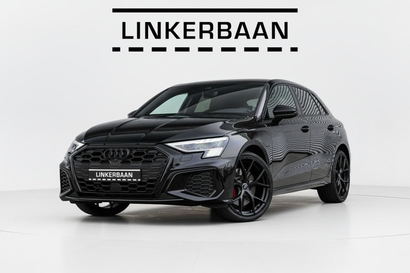 Audi A3 Sportback - 45 TFSI e Competition Hybride | Vol opties | S-line | Panoramadak | B&O | Matrix | Sfeer | - AutoWereld.nl