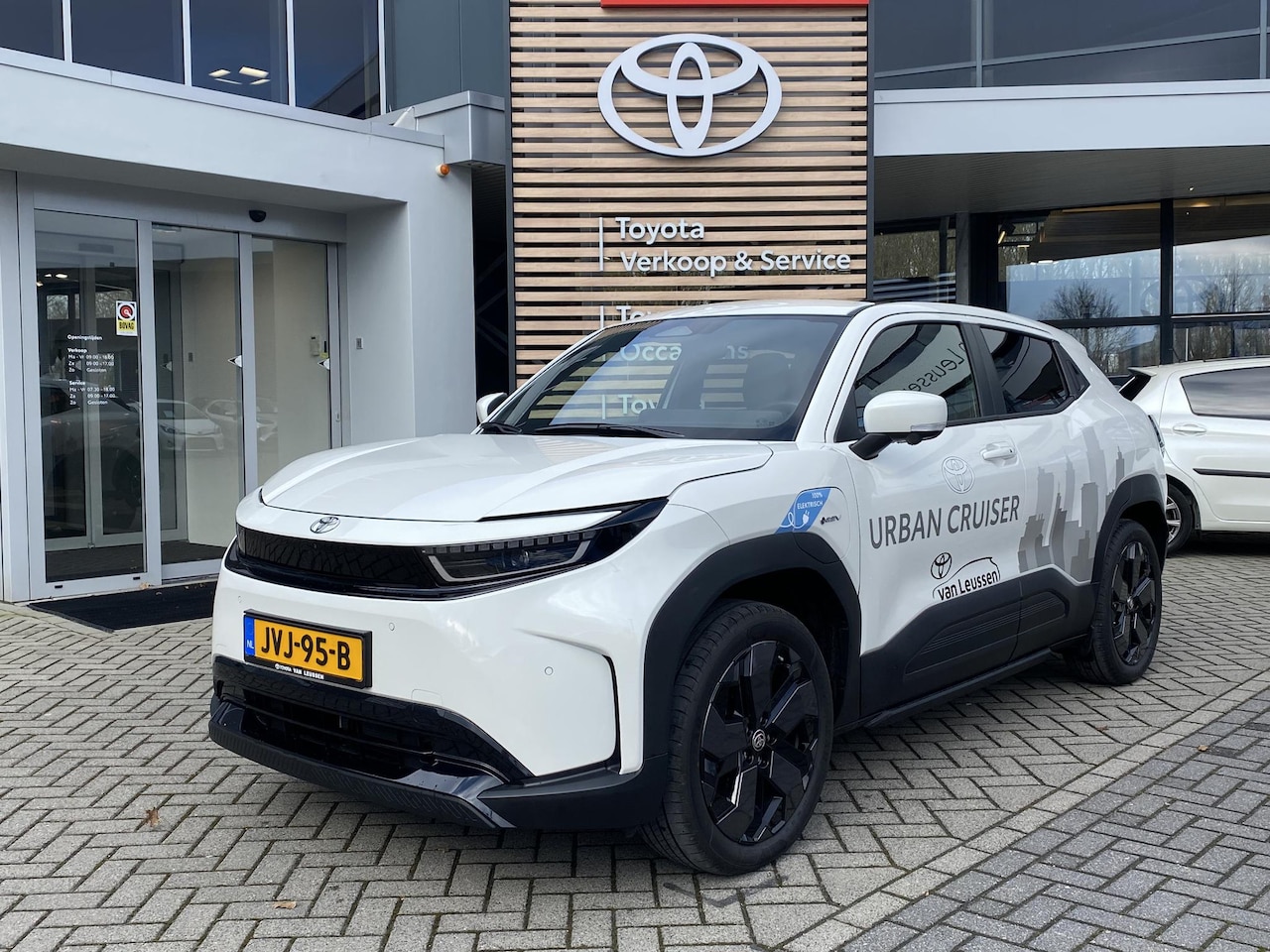 Toyota Urban Cruiser - Executive 61 kWh Executive 61 kWh - AutoWereld.nl