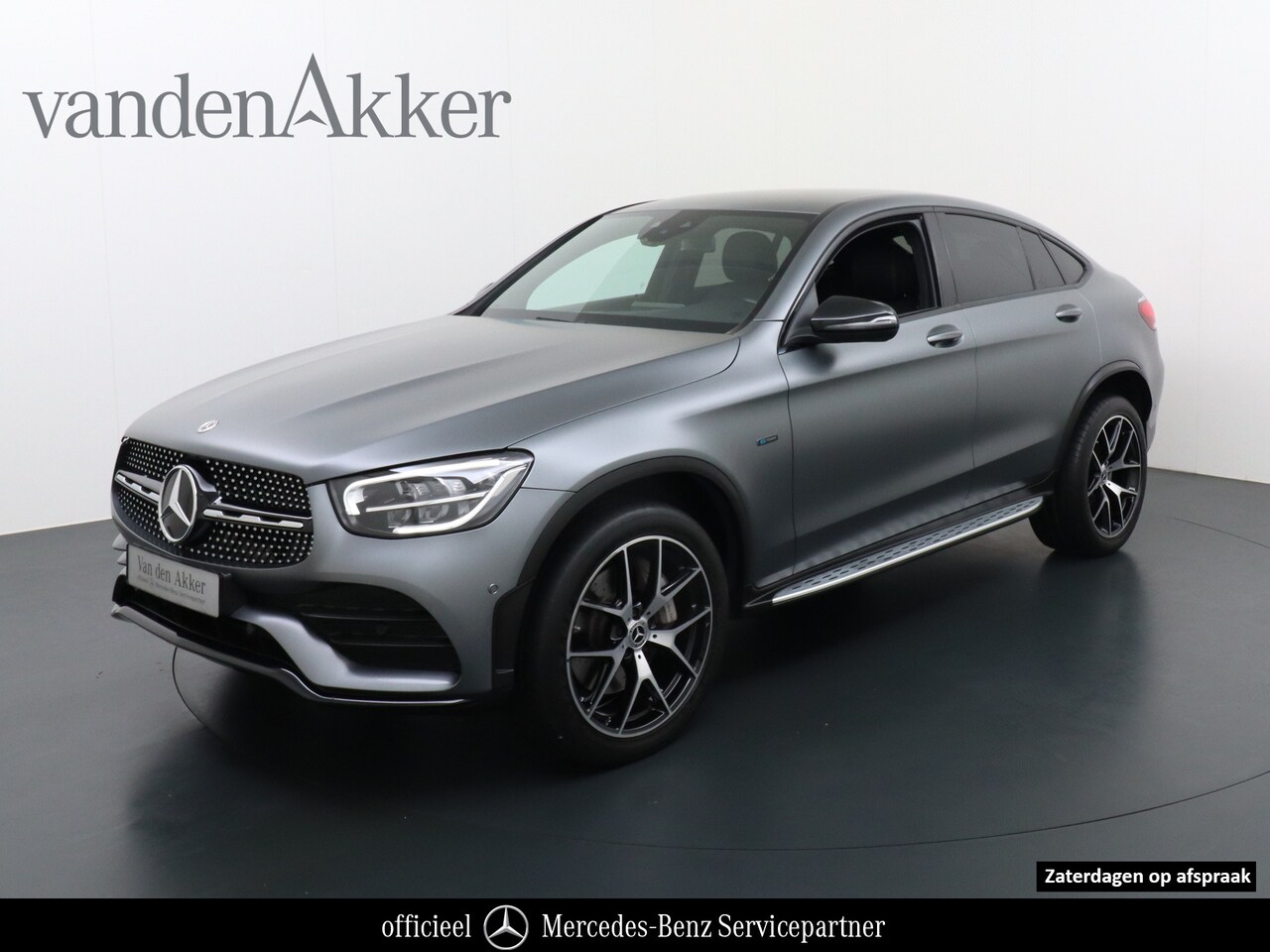 Mercedes-Benz GLC-klasse Coupé - 300e AMG 4Matic // Burmester / Magno Grijs // 20 inch // Treeplanken // Night pakket - AutoWereld.nl