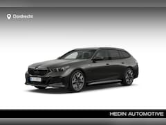 BMW 5-serie Touring - 530e M-Sport Pro | 20" | Trekhaak | Harman Kardon | Driving Assistant Plus | Iconic Glow e