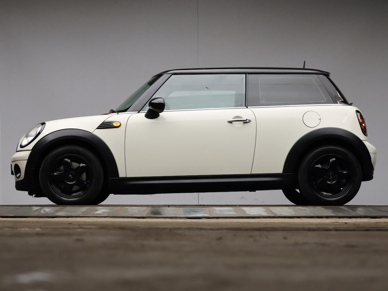 MINI Cooper - Mini 1.6 Sport (CLIMATE,CRUISE,STOELVERWARMING,GETINT,BLACK AND WHITE EDTION,SPORTSTOELEN, - AutoWereld.nl