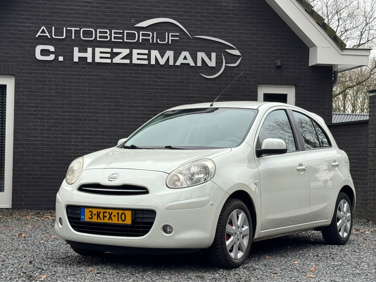 Nissan Micra - 1.2 DIG-S Connect Edition Navigatie PDC Airco AUX USB Sportvelgen - AutoWereld.nl