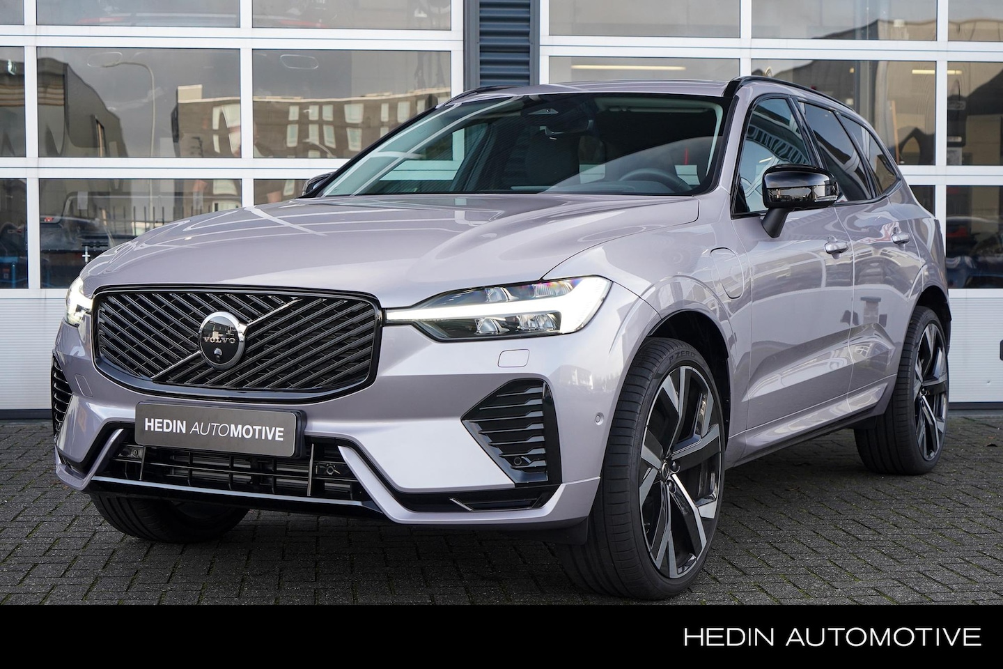 Volvo XC60 - 2.0 T6 Plug-in hybrid AWD Ultra Dark | Head Display | 360 Camera | 22" Diamond Velgen | St - AutoWereld.nl