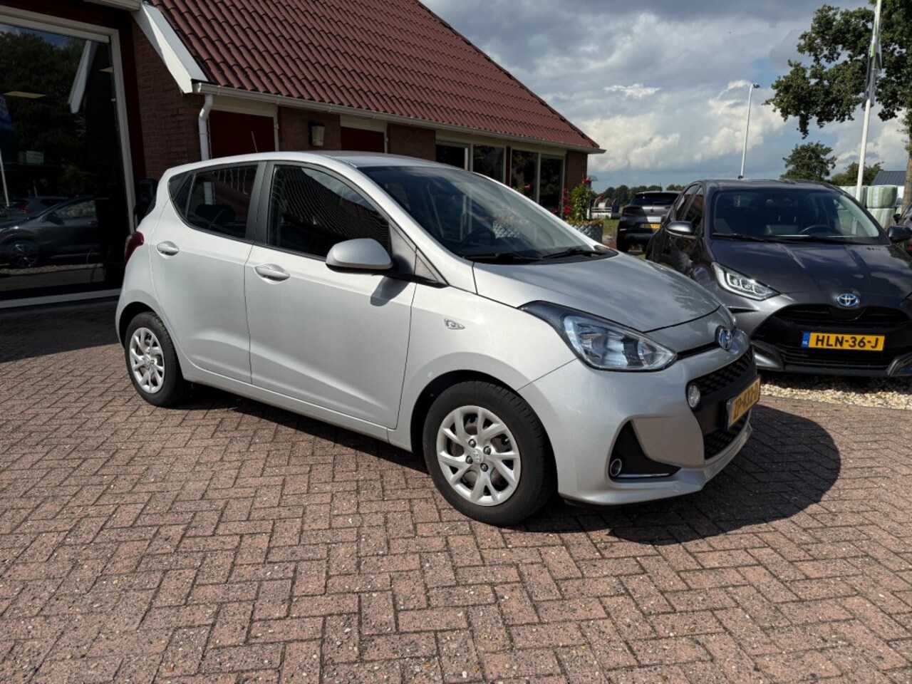 Hyundai i10 - 1.0I COMFORT 5-DRS NAVIGATIE/RADIO/AIRCO/CRUISE CONTROL/ENZ. - AutoWereld.nl