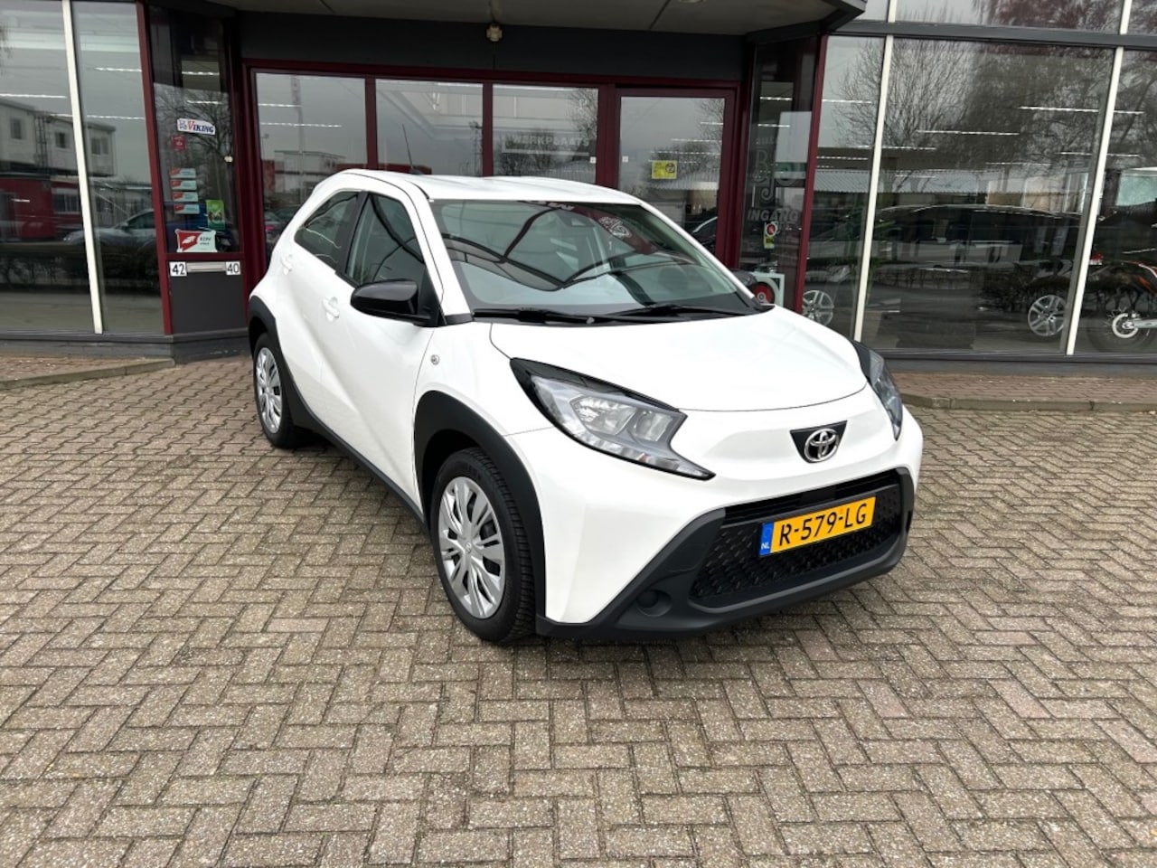 Toyota Aygo X - 1.0 VVT-i MT play 1.0 VVT-I MT PLAY - AutoWereld.nl