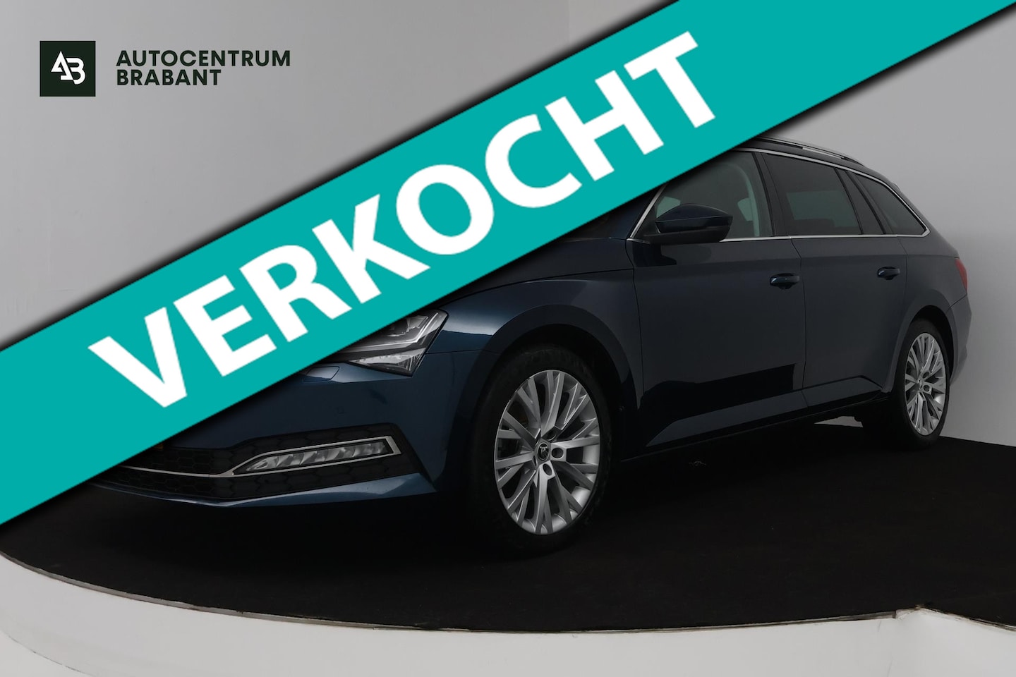 Skoda Superb Combi - 1.5 TSI ACT Business Edition Plus (PANORAMADAK, STUUR-/STOELVERWARMING, CAMERA, ADAPTIVE C - AutoWereld.nl