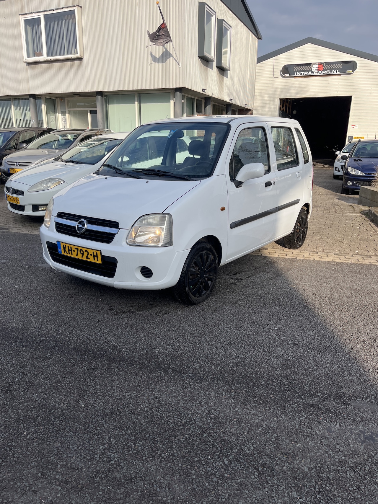 Opel Agila - 1.0-12V Essentia Airco. Keurig nette auto met een apk t/m 02-08-2026 - AutoWereld.nl